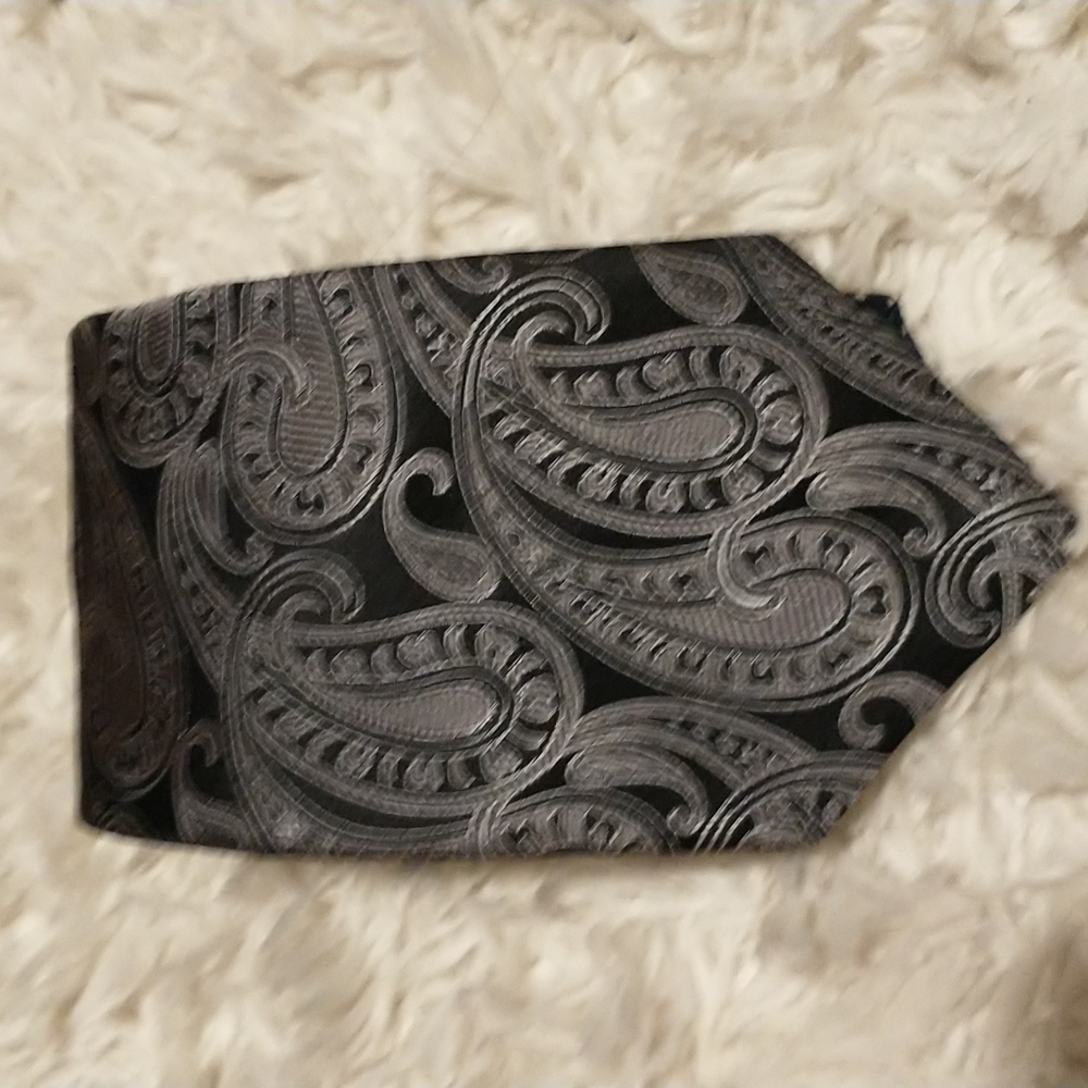 Tommy Hilfiger 100% silk paisley necktie